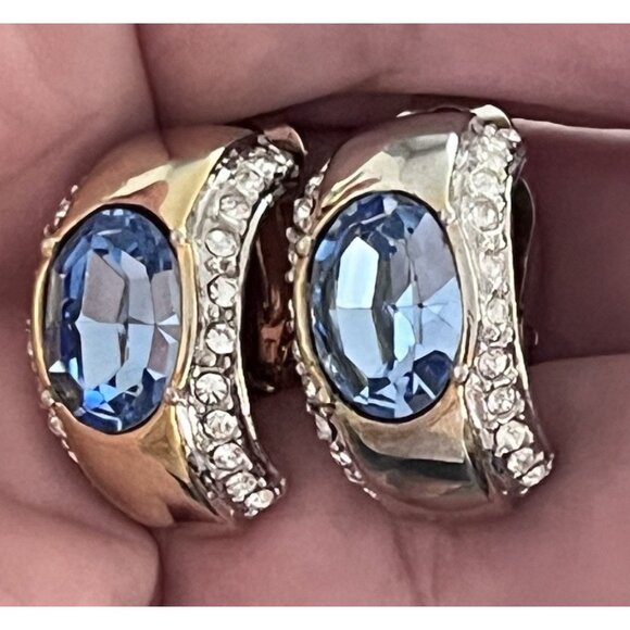 Vintage 90s Mogul curved gold tone blue & clear rhinestone clip on earrings - Picture 2 of 9
